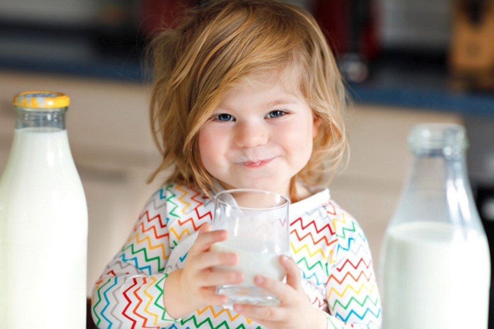کودکان شیر پرچرب بخورند یا کم‌چرب؟