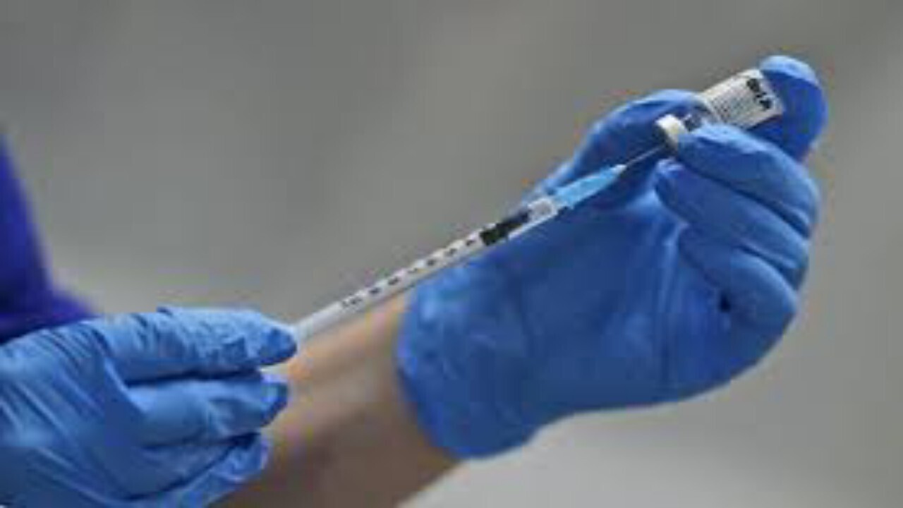 آغاز تزریق دز سوم واکسن برای افراد بالای ۶۰ سال در استان قزوین