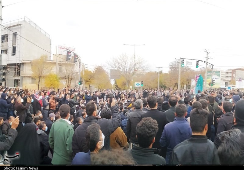 تجمع دوباره مردم چهارمحال و بختیاری‌ در اعتراض به کمبود آب/ ‌فریاد مردم از "بی‌آبی"‌ و "سوءمدیریت" دولت روحانی‌