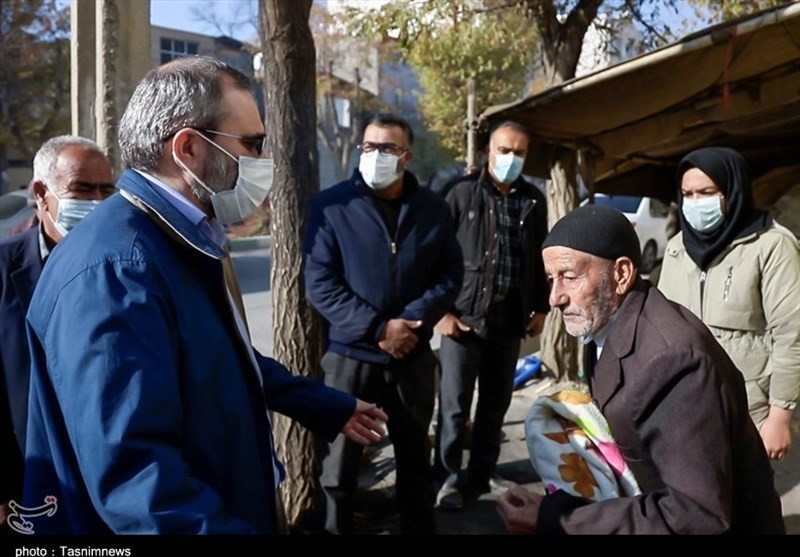 شرایط سخت خانواده‌ای در خیابان جهرم اراک پس از پلمب منزل‌شان/ چادرنشینی در سرمای سوزناک زمستان