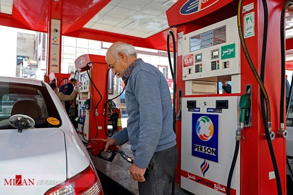 رشد ۱۵ درصدی مصرف بنزین در شش ماهه نخست سال/ علت بنزین سوزی بالای ایرانی‌ها چیست؟