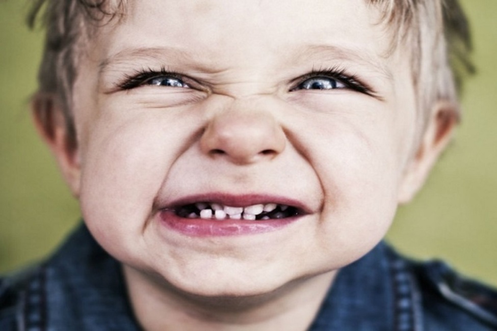 چرا کودکان دندان قروچه می‌کنند؟