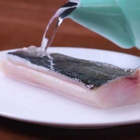 چگونه پوست ماهی را جدا کنیم؟