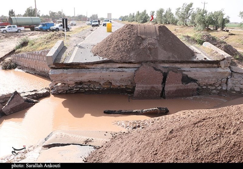 سیلابی شدن ۹ شهرستان استان کرمان؛ حجم بالای سیلاب‌ها و بسته شدن راه‌ها مانع امدادرسانی است