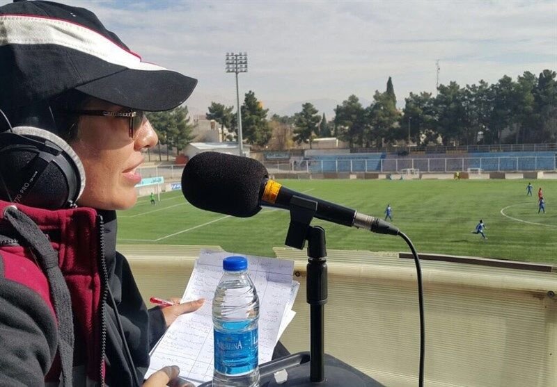 پخش مسابقات فوتبال بانوان توسط گزارشگر زن