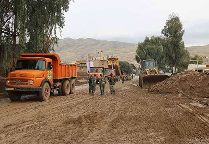 اقدامات ارتش برای امدادرسانی به مردم استان‌های سیل‌زده ادامه دارد
