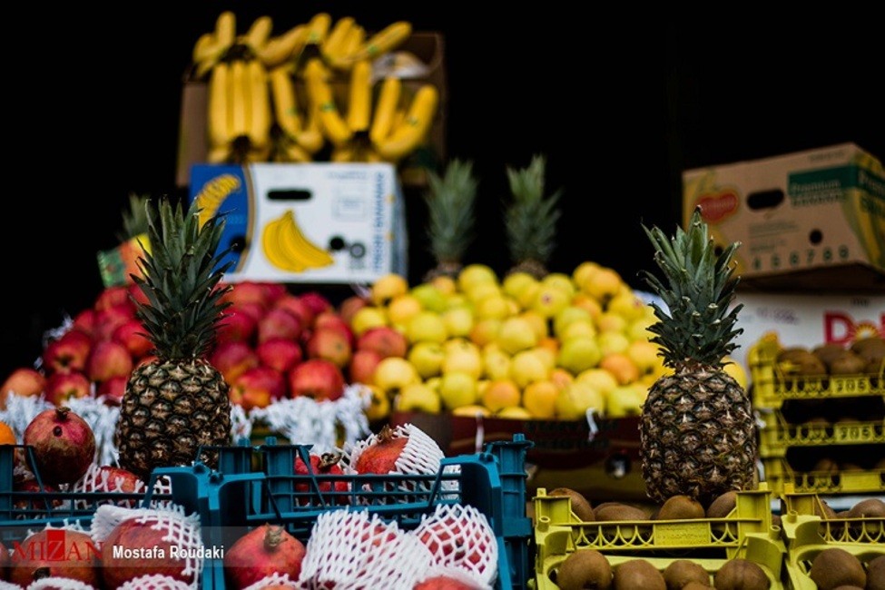 نرخ آناناس، نارگیل و موز در میادین میوه و تره بار