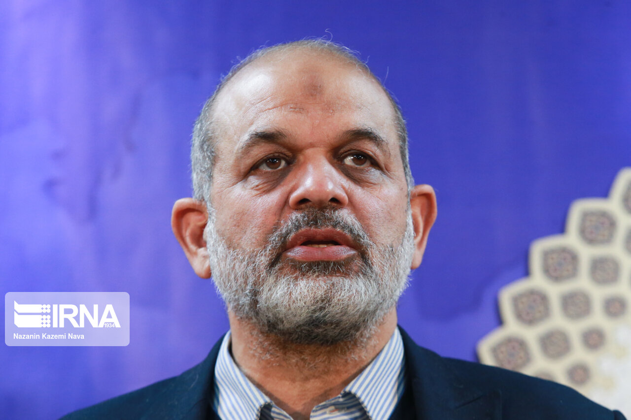 وزیر کشور: ماشین‌آلات وزارت راه، سپاه و ارتش به مناطق سیل‌زده کرمان گسیل شده‌اند