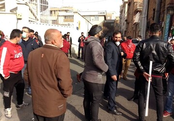 تجمع هواداران پرسپولیس مقابل مجلس/عکس