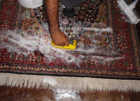 بهترین روش شستن فرش دستباف چگونه است؟