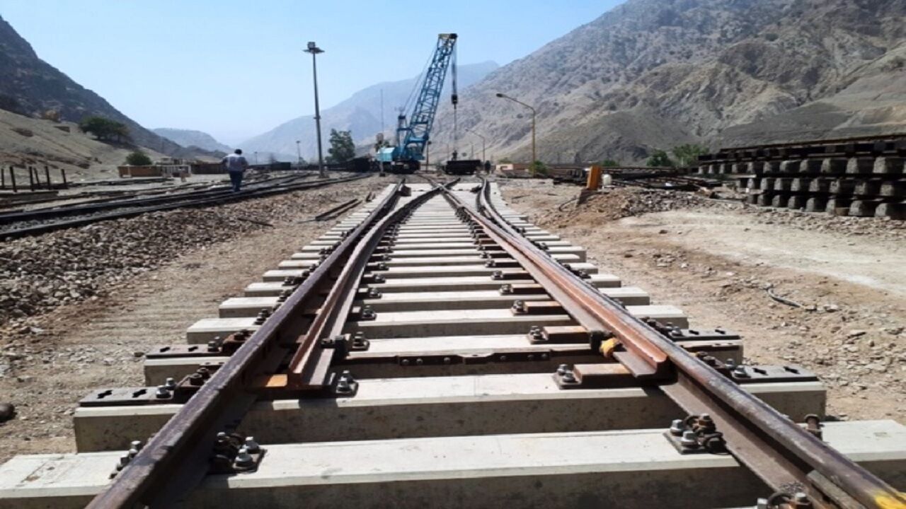 مصوبه صدور مجوز اجرای طرح راه آهن بصره - شلمچه ابلاغ شد
