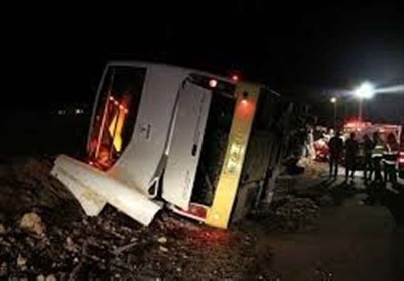 واژگونی اتوبوس در محور تهران ـ دورود/ ۱۷ نفر مجروح شدند
