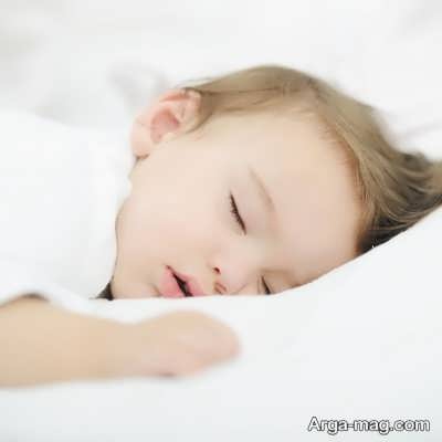 معرفی علت مشت کردن دست در خواب