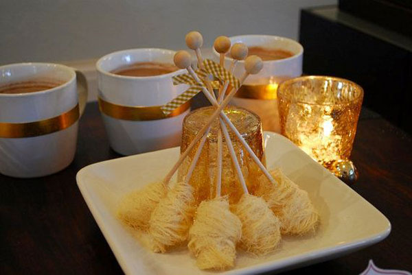 تزیین پشمک لقمه‌ای شب یلدا به شکلی زیبا