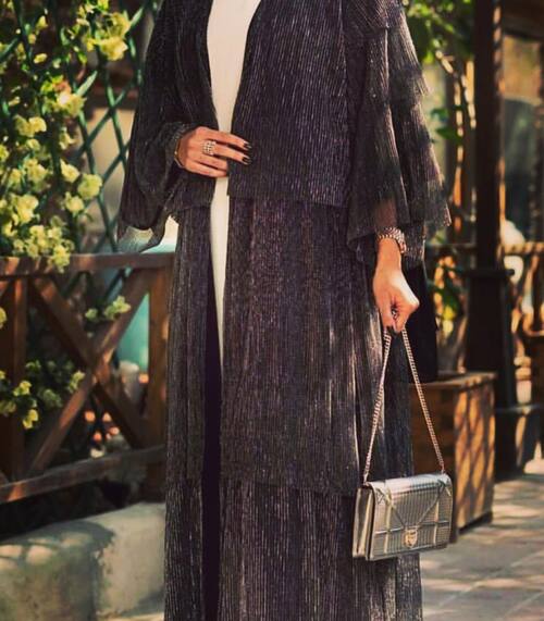 مانتو مشکی و آستین کلوش