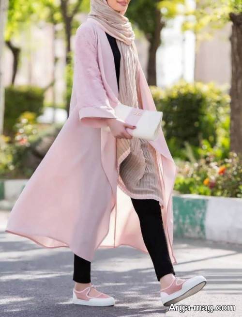 مانتوی دخترانه رنگ روشن