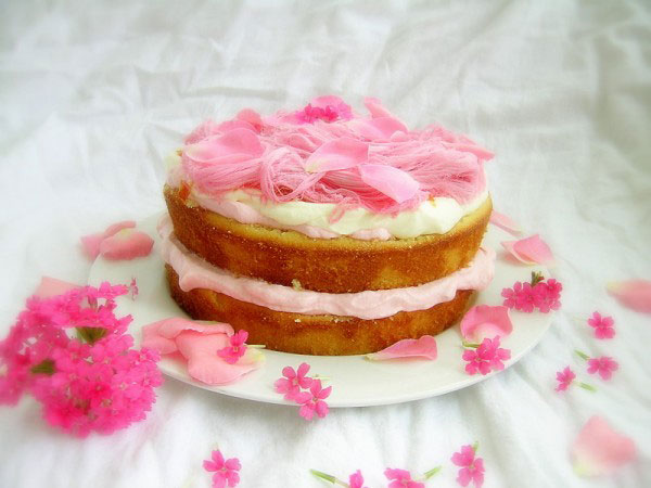 ایده‌های متنوع و زیبا برای تزیین پشمک روی پنکیک برای شب یلدا