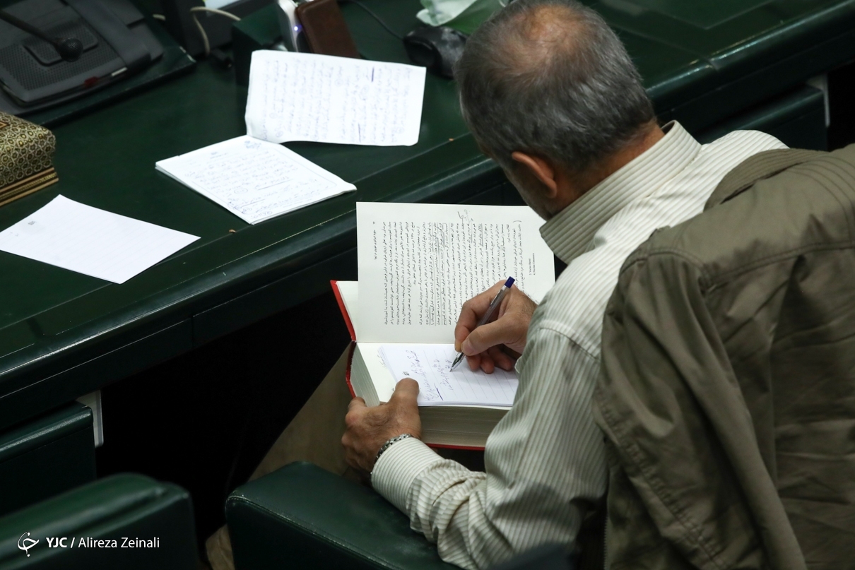 (تصاویر) حواشی مجلس امروز با حضور رئیسی