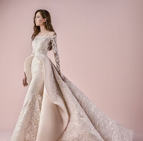 لباس عروس با بالا تنه دانتل و دو دامنه