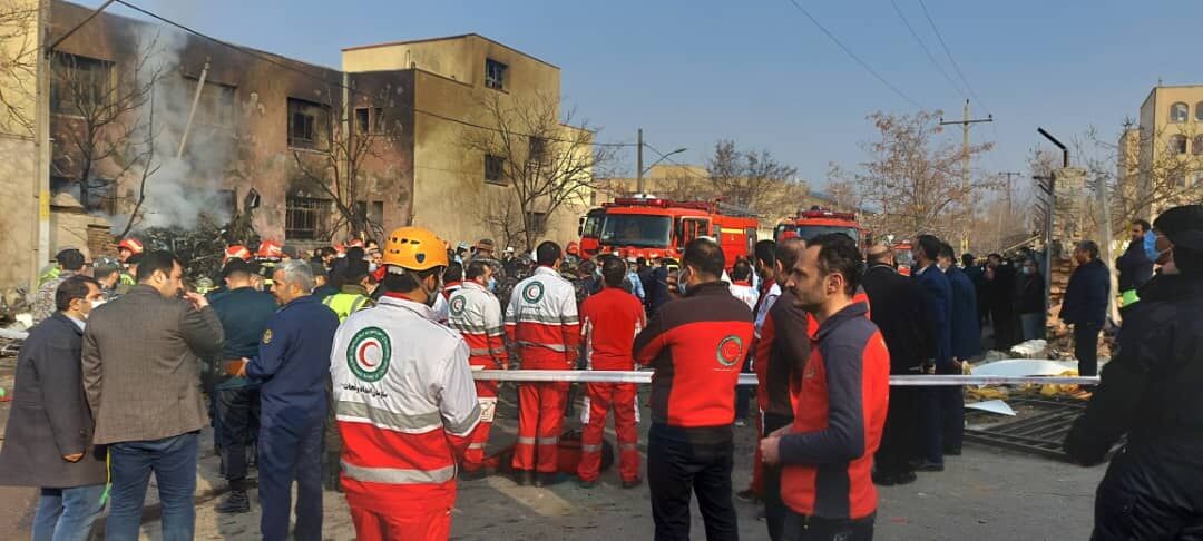 اعزام ۴۰ امدادگر هلال احمر به همراه امداد هوایی به محل سقوط هواپیمای جنگنده در تبریز