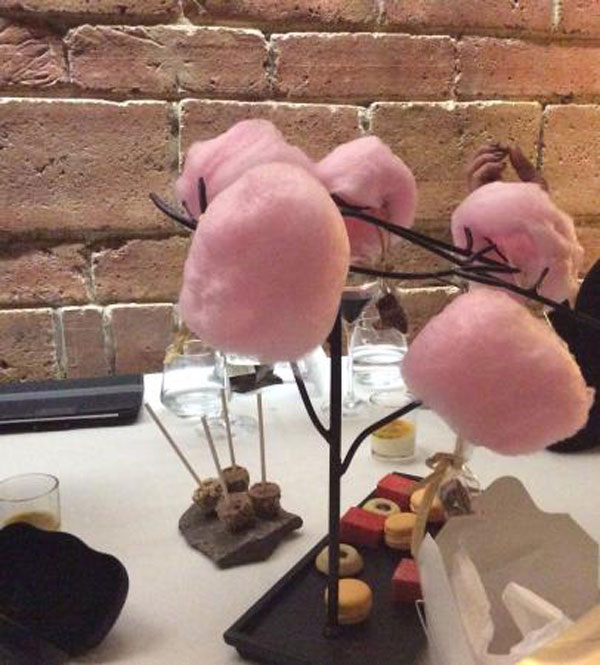 تزیین پشمک شب یلدا به شکل درخت