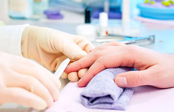 سوهان زدن سوهان زدن ناخن