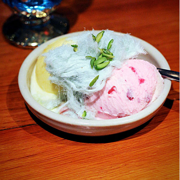 ایده‌های متنوع و زیبا برای تزیین پشمک با بستنی برای شب یلدا