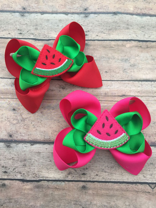 پاپیون با تزیین هندوانهی نمدی برای شب یلدا پاپیون با تزیین هندوانهی نمدی برای شب یلدا