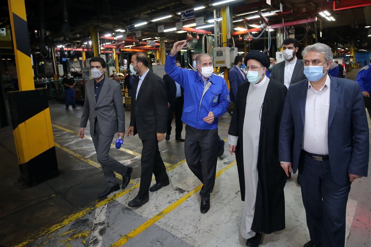 دستور انقلابی و جهادی رئیس جمهور راهکار حل مشکلات ایران خودرو و سایپا است