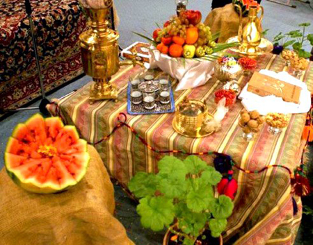 مدل چیدمان کرسی های شب یلدا،چیدمان کرسی شب یلدا شیک ترین چیدمان سفره های شب یلدا, جدیدترین چیدمان سفره های شب یلدا