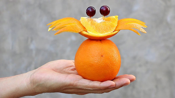 تزیین پرتقال شب یلدا به شکل خرچنگ تزیین پرتقال شب یلدا به شکل خرچنگ