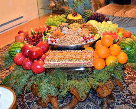 چیدمان سفره های یلدا،ایده هایی برای چیدمان سفره های شب یلدا نحوه چیدمان سفره های شب یلدا, طرز چیدمان سفره شب یلدا