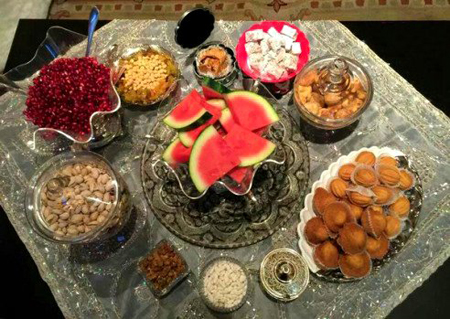 نحوه چیدمان سفره های شب یلدا،طرز چیدمان سفره شب یلدا چیدمان سفره های یلدا, ایده هایی برای چیدمان سفره های شب یلدا