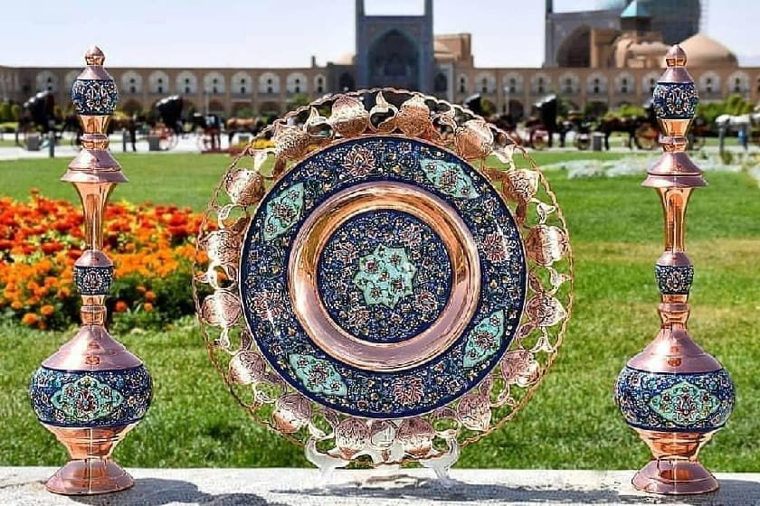 تسهیل قوانین برای عرضه صنایع دستی اصفهان در بازار جهانی ضروری است