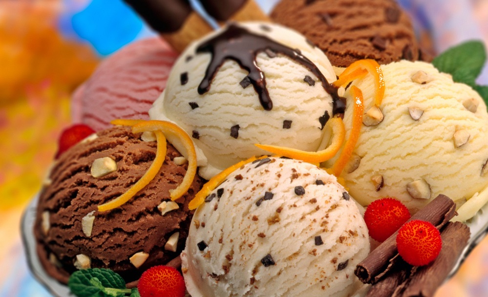 بستنی با اسکوپ و کاکائو