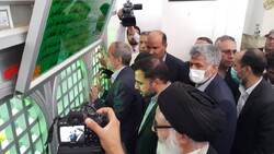 وزیر ارتباطات به نائین رفت/ بازدید از بیمارستان افضلیان