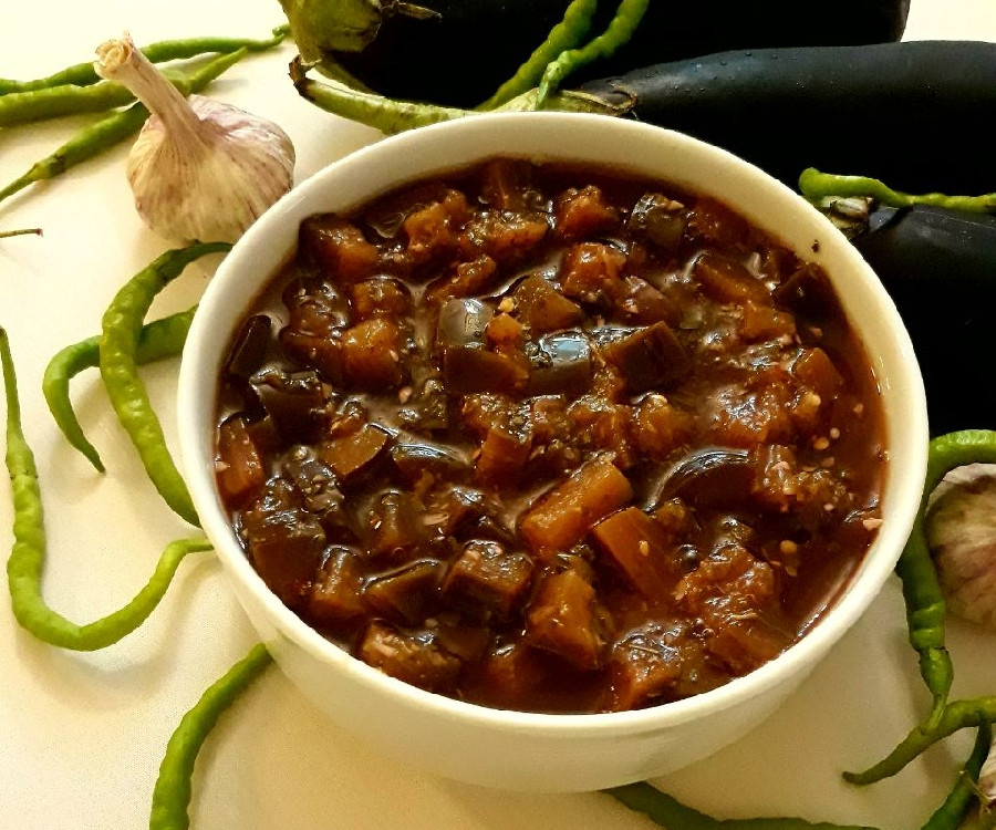 ترشی زیتون با رب انار و تمبر هندی