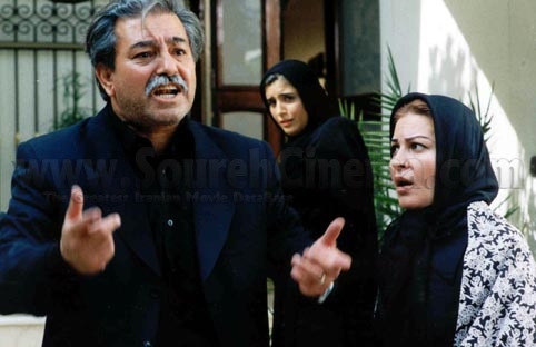 اكرم محمدي ، نوشين حسين خاني ، اسماعيل شنگله در فيلم سام و نرگس(۱۳۷۹)