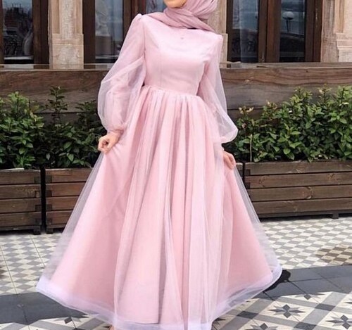 لباس مجلسی پوشیده با آستین پفی لباس مجلسی پوشیده با آستین پفی