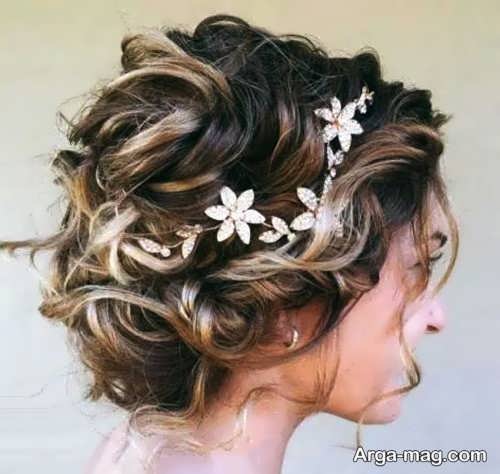 زن با موی کوتاه شینیون شده