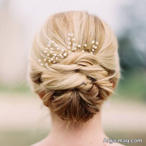 زن با موی کوتاه شینیون شده