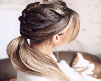 زن با موی کوتاه شینیون شده