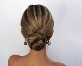 زن با موی کوتاه شینیون شده