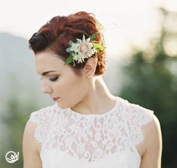 زن با موی کوتاه شینیون شده