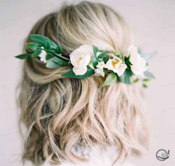 زن با موی کوتاه شینیون شده