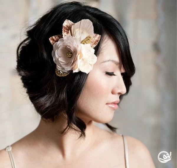 زن با موی کوتاه شینیون شده