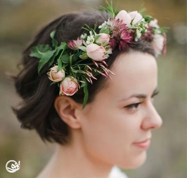 زن با موی کوتاه شینیون شده