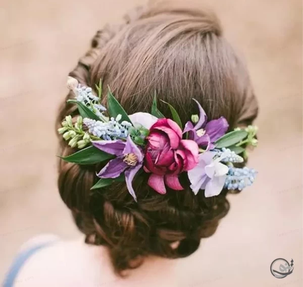 زن با موی کوتاه شینیون شده