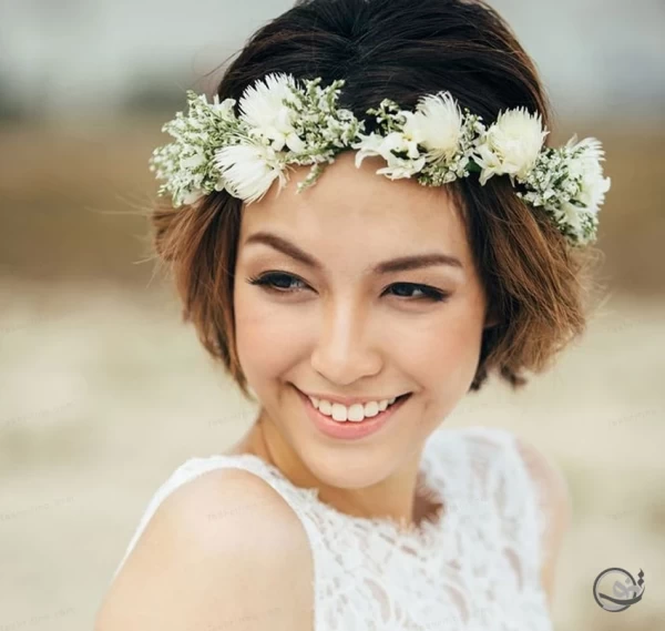 زن با موی کوتاه شینیون شده