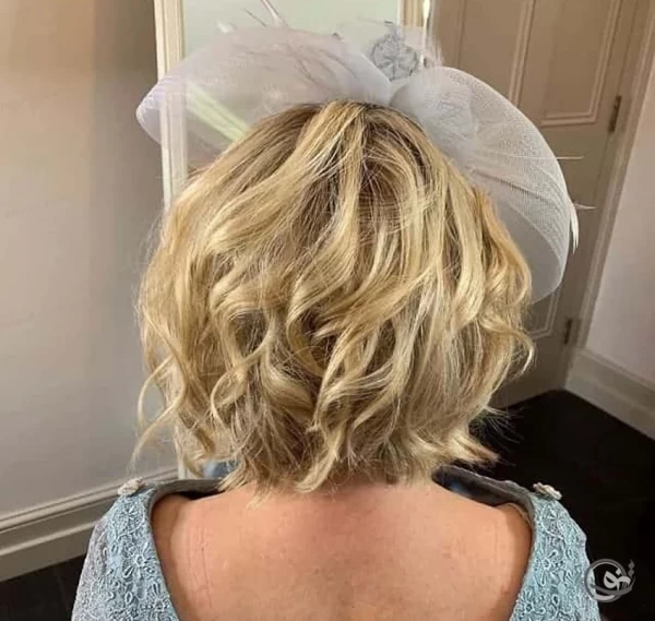 زن با موی کوتاه شینیون شده